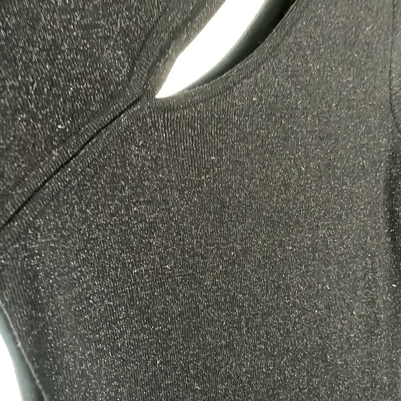 🌹🖤 One pretty time open shoulder dress😍 - Picture 4 of 8